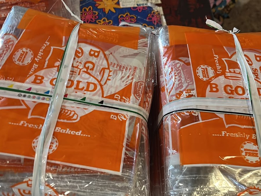 B Gold bread nylon bags, bundled and sealed